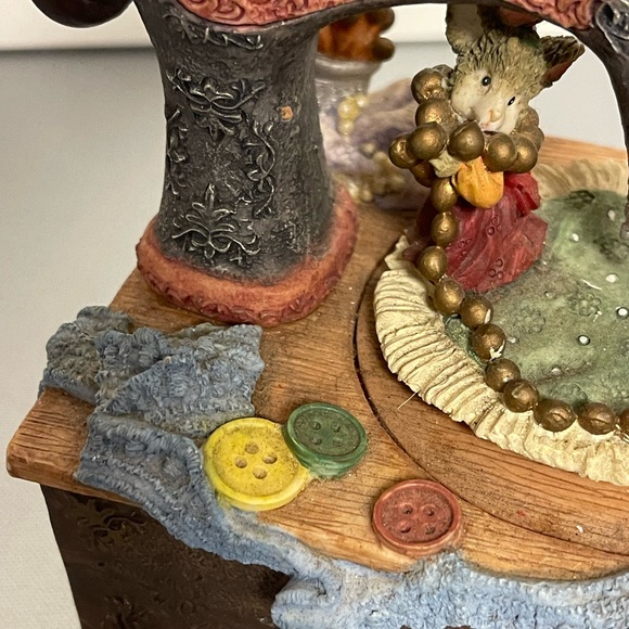 Vintage Animated Music Box Sewing Machine with Mice - Tune “My Favorite Things” - Picture 9 of 11